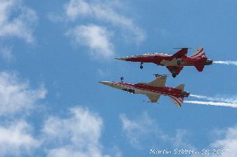 Mirror Image - Amazing flying from the Swiss